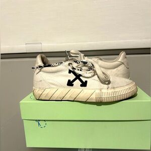 authentic off white lows men’s size 5.5
